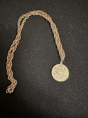 Vintage 1970’s Sarah Coventry Aquarius Zodiac Coin Pendant Necklace